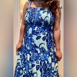 Like new never wore.. adjustable maxi dress